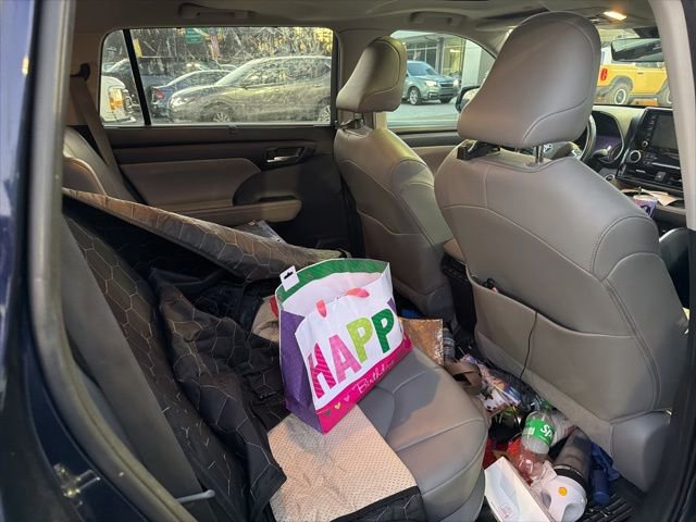 Used 2020 Toyota Highlander XLE image 24