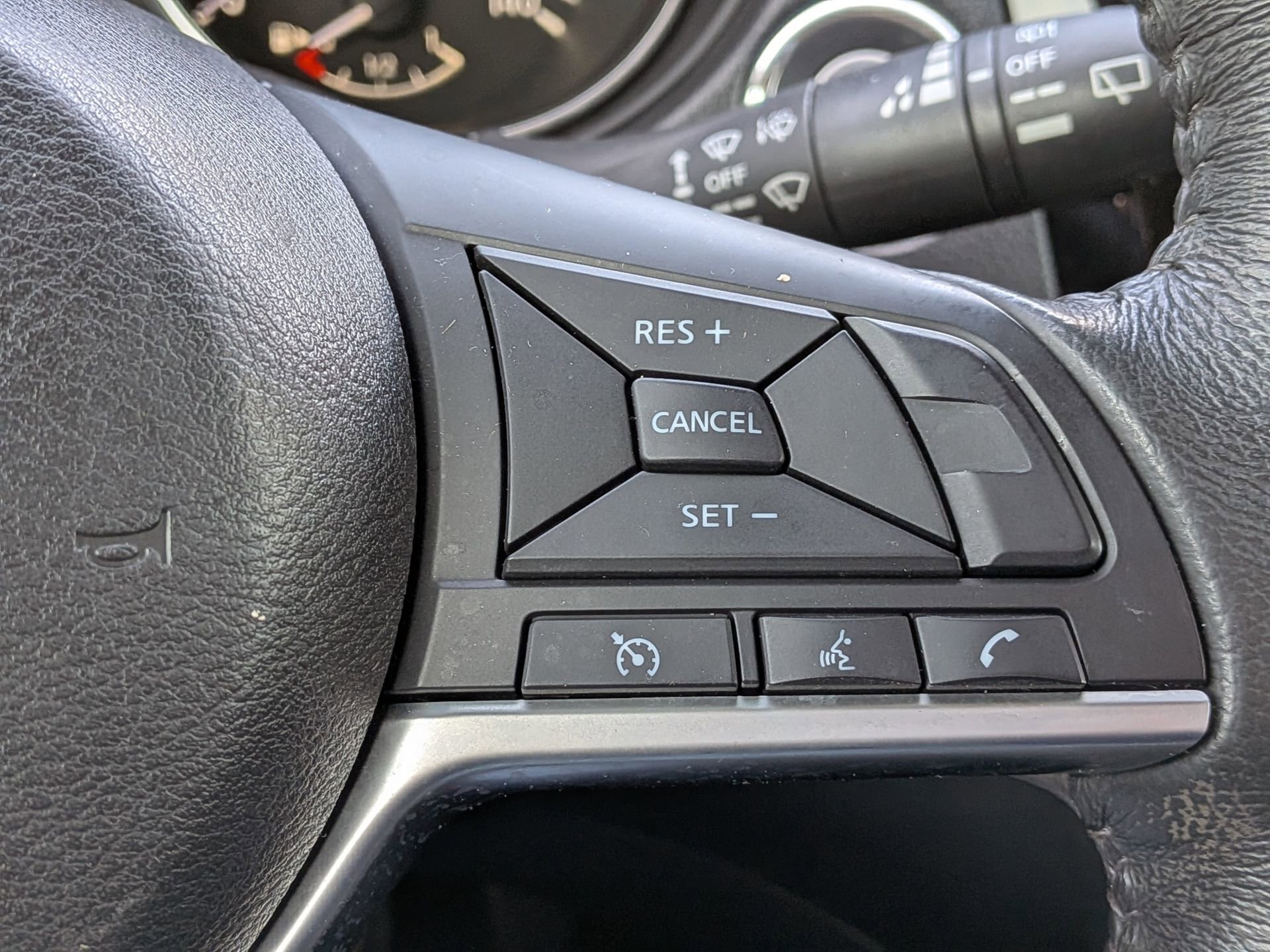 Used 2018 Nissan Rogue SV image 30