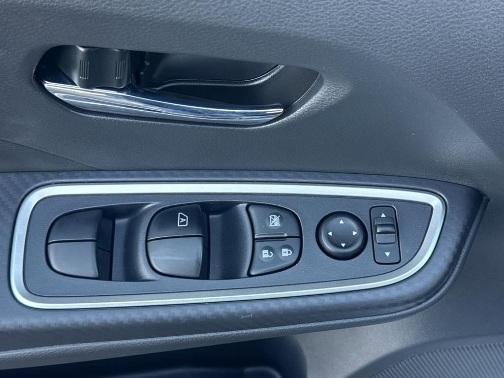 New 2025 Nissan Versa SR image 18