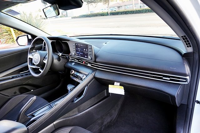 Used 2021 Hyundai Elantra SEL FWD image 17