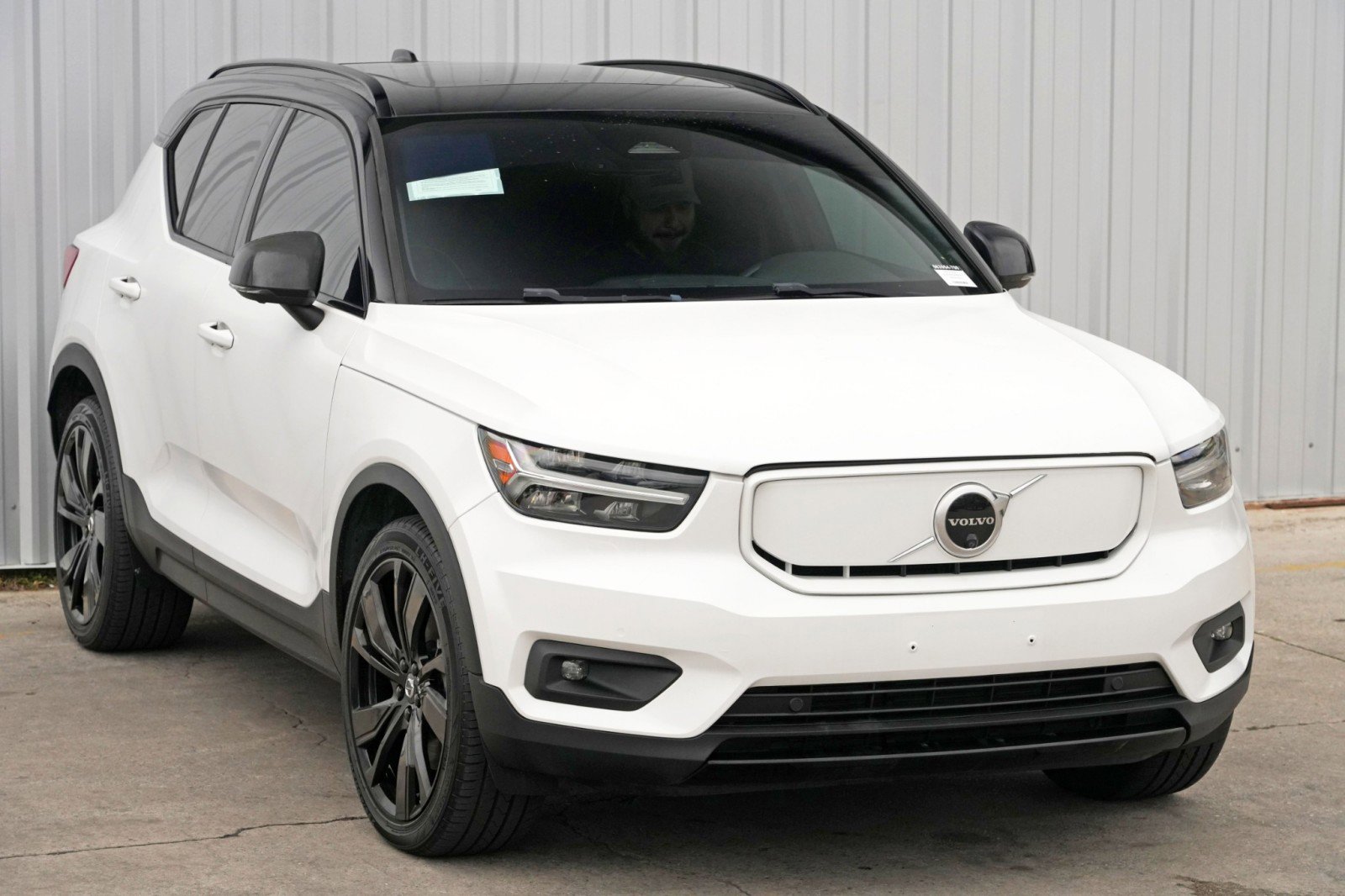 Used 2021 Volvo XC40 P8 Recharge w/ Advanced Package image 53