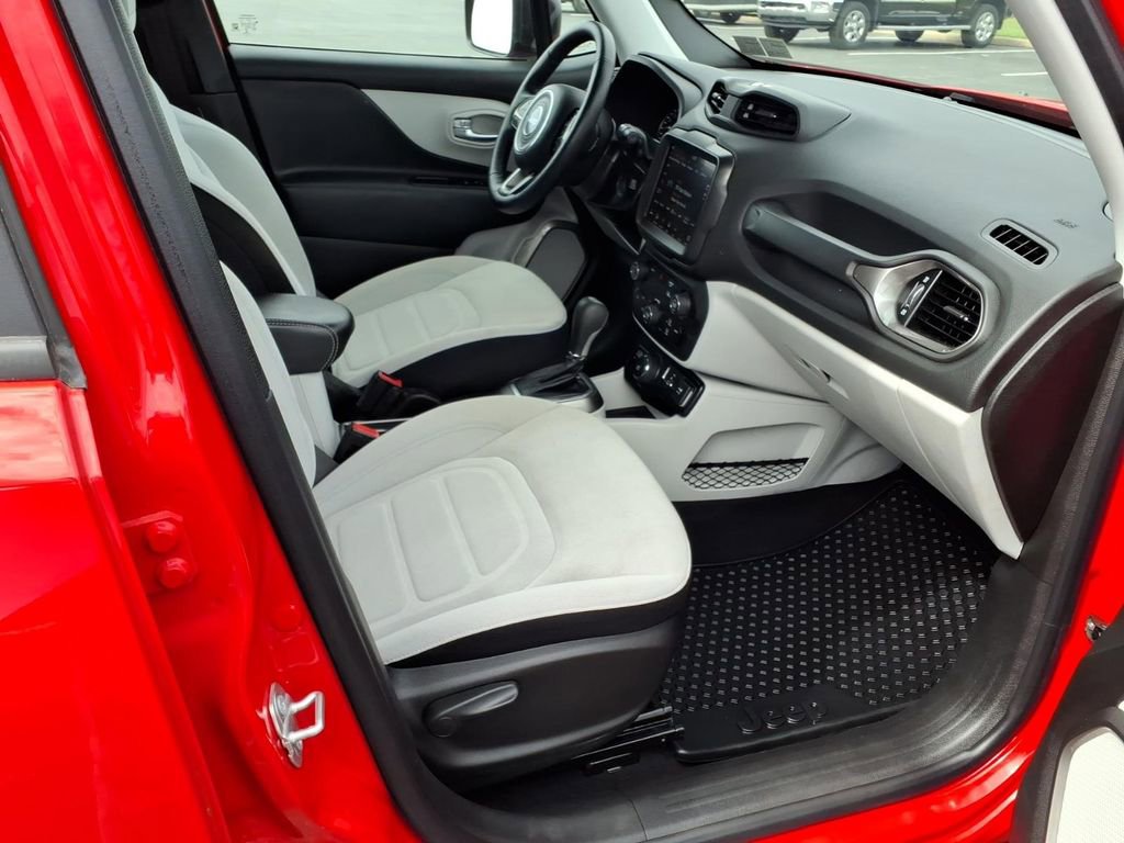 Used 2022 Jeep Renegade Latitude w/ Convenience Group AWD/4WD image 19