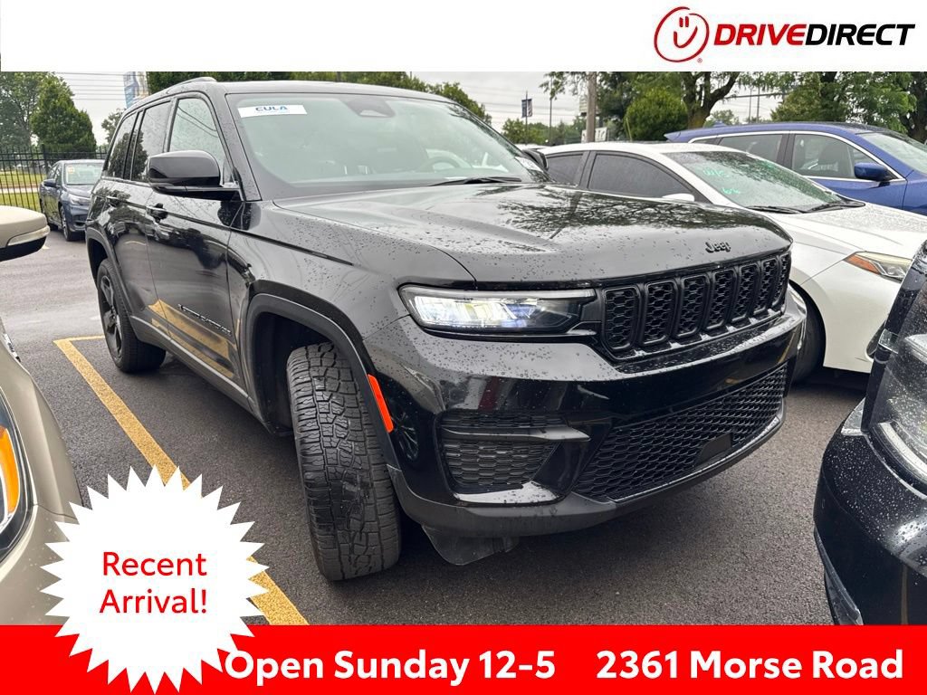 Used 2023 Jeep Grand Cherokee Altitude AWD/4WD image 1