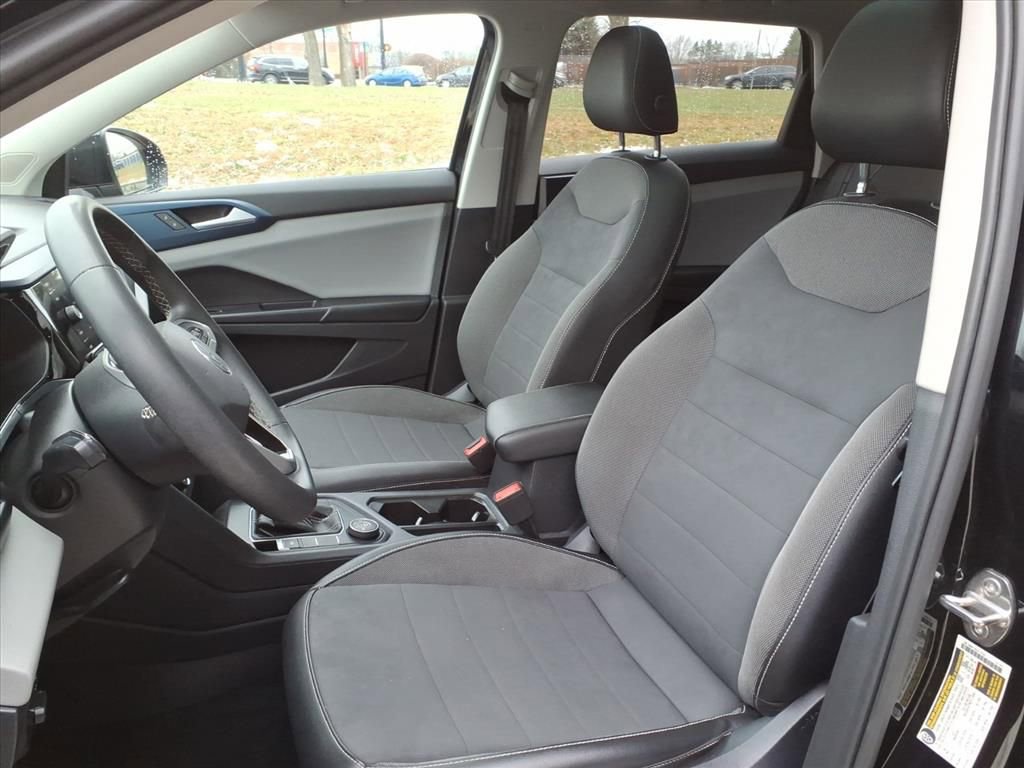 Used 2022 Volkswagen Taos SE w/ Panoramic Sunroof Package image 12