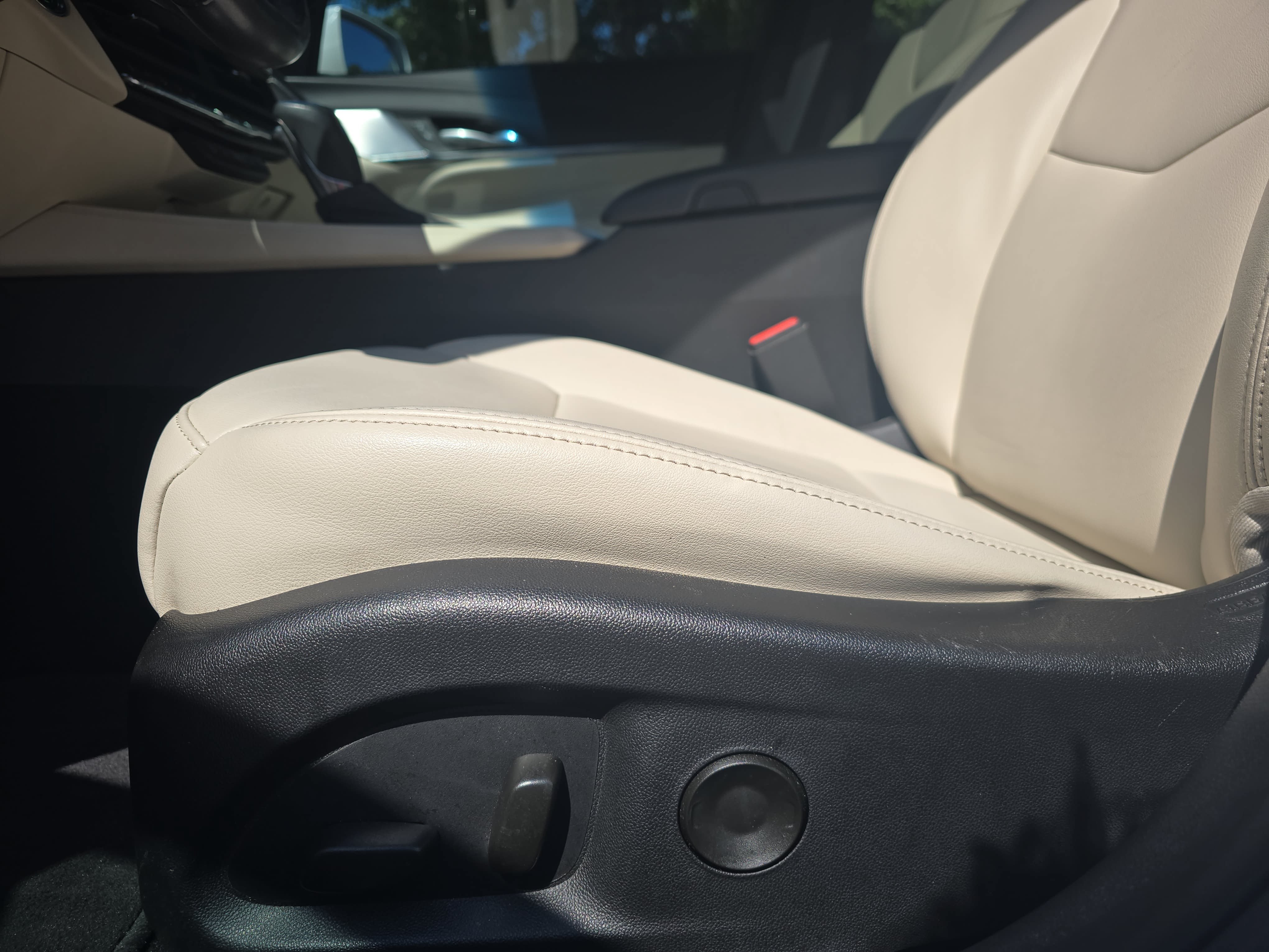Used 2024 Cadillac CT4 Luxury w/ Sun And Sound Package RWD image 26