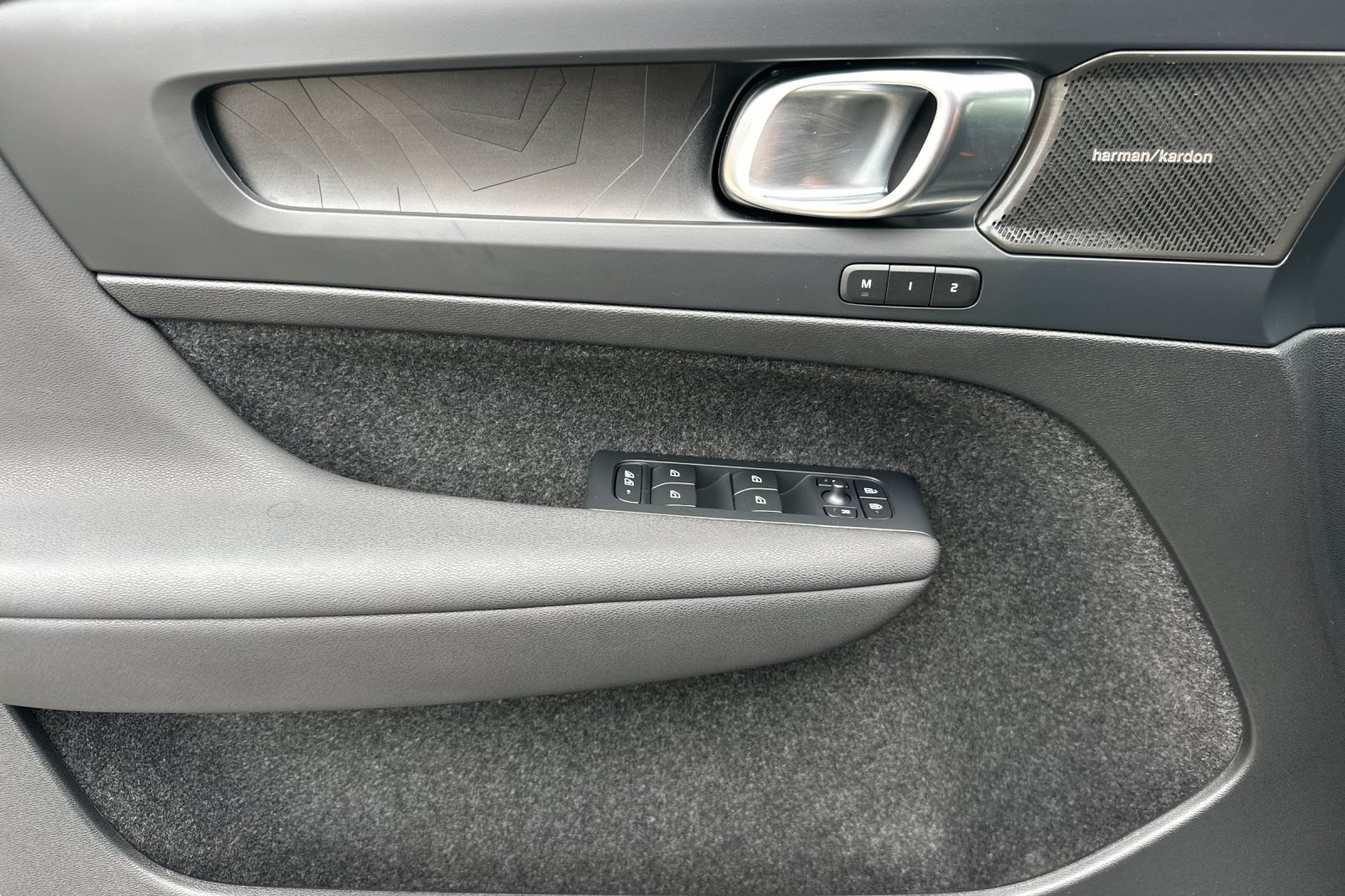 Used 2024 Volvo XC40 Recharge Ultimate w/ Protection Package Premier AWD/4WD image 11