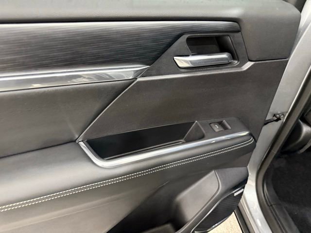 Used 2025 GMC Acadia Elevation image 17