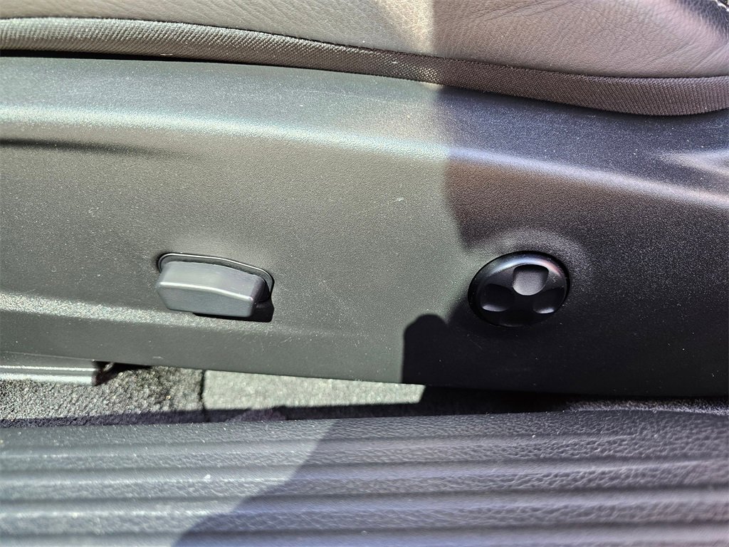 Used 2015 Dodge Challenger SRT Hellcat image 17