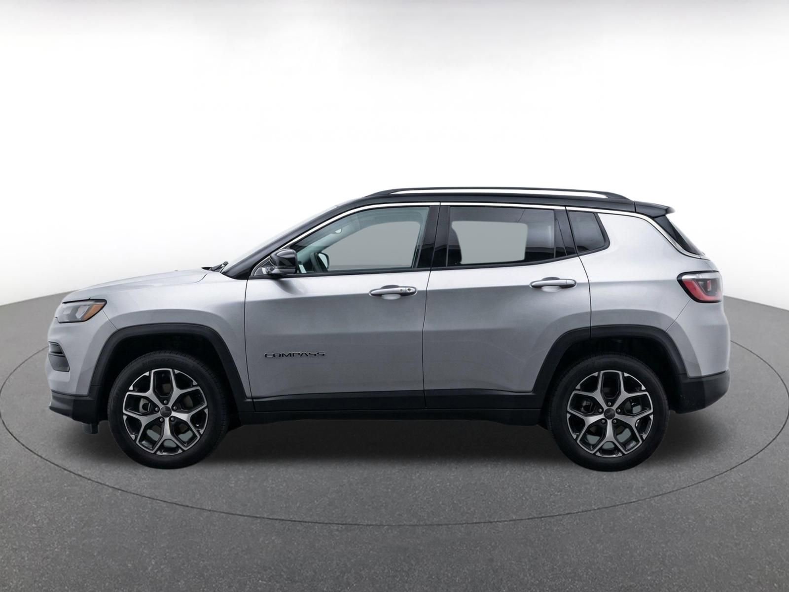 Used 2025 Jeep Compass Limited AWD/4WD image 4