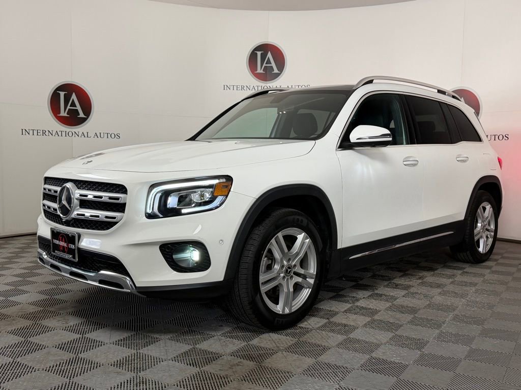 Used 2022 Mercedes-Benz GLB 250 4MATIC w/ Premium Package Lite image 3