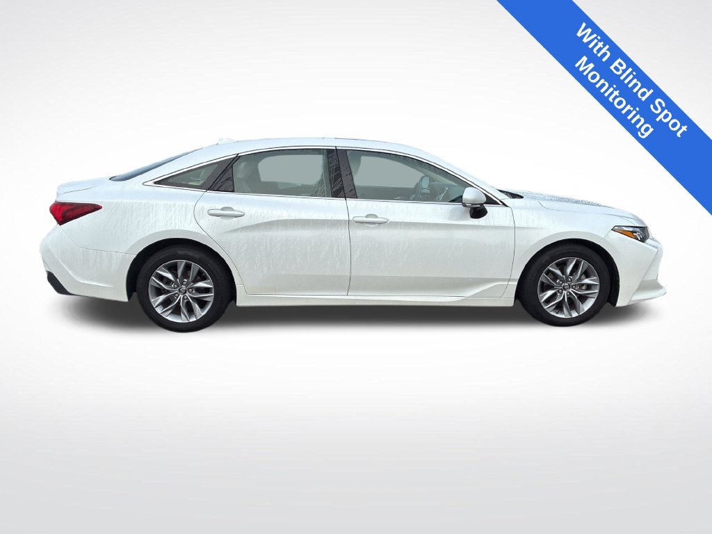 Used 2019 Toyota Avalon XLE w/ Moonroof Package FWD image 2