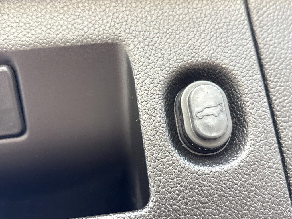 Used 2020 Cadillac Escalade Luxury image 31