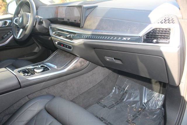Used 2025 BMW X7 xDrive40i w/ M Sport Package image 29