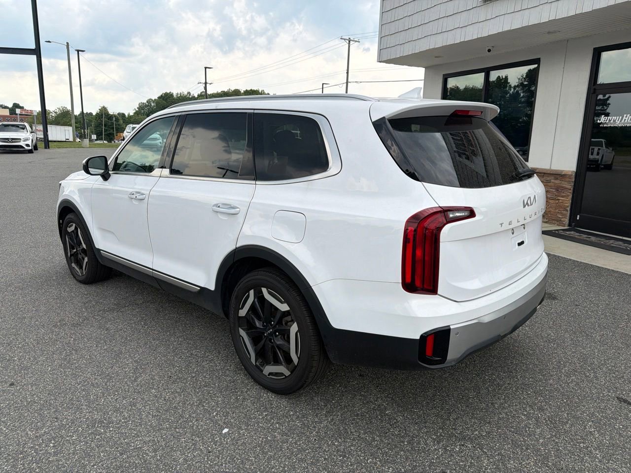 Used 2023 Kia Telluride S w/ S Sunroof Package FWD image 6