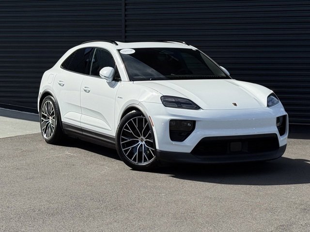 Certified 2025 Porsche Macan Electric image 9