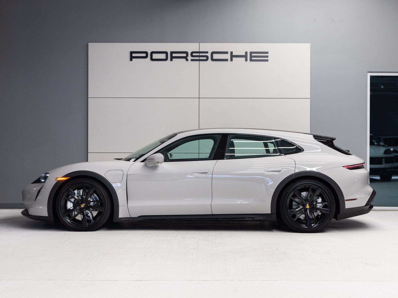 Certified 2024 Porsche Taycan 4S AWD/4WD image 2