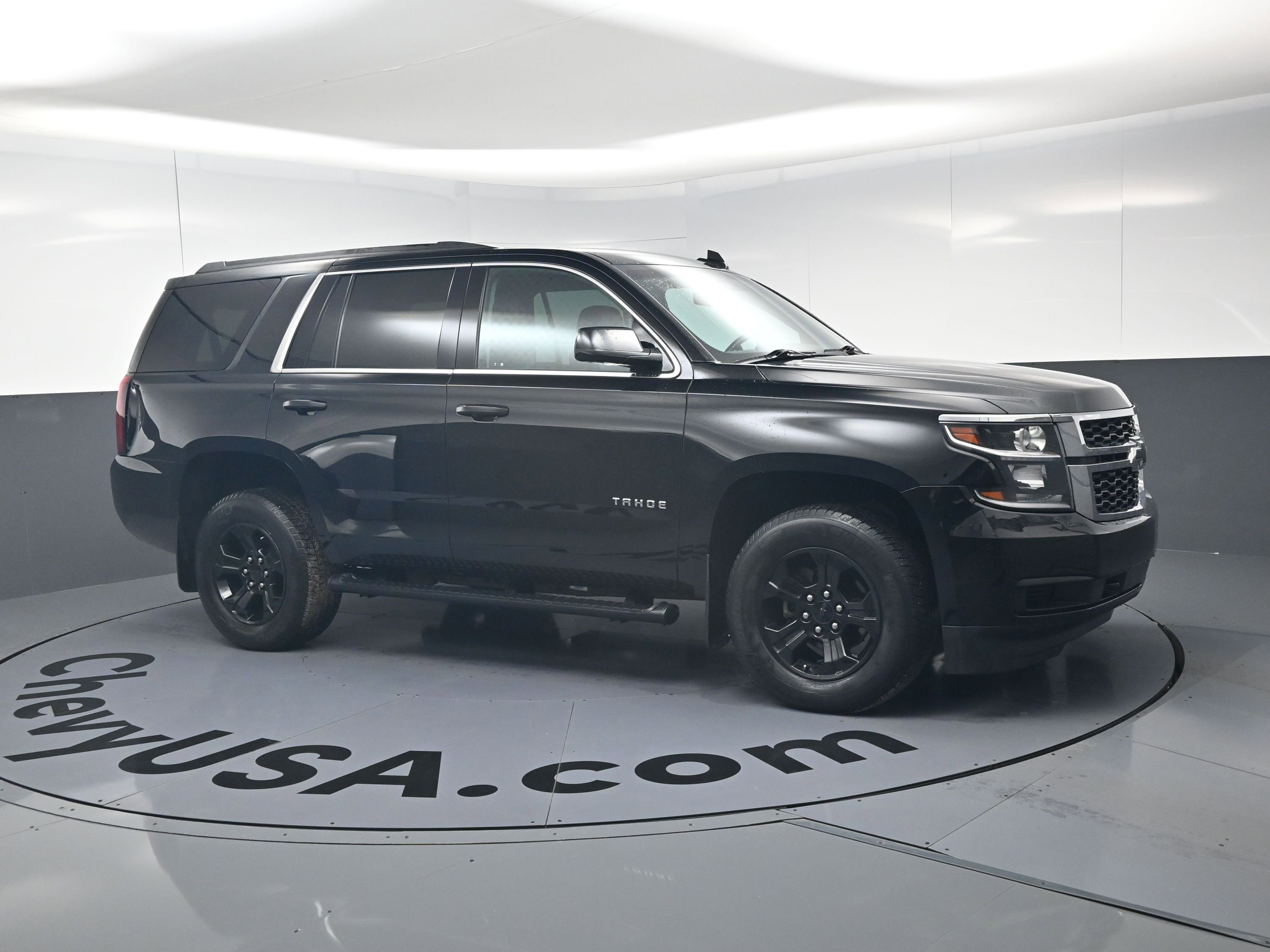 Used 2019 Chevrolet Tahoe LS w/ Enhanced Driver Alert Package AWD/4WD image 2