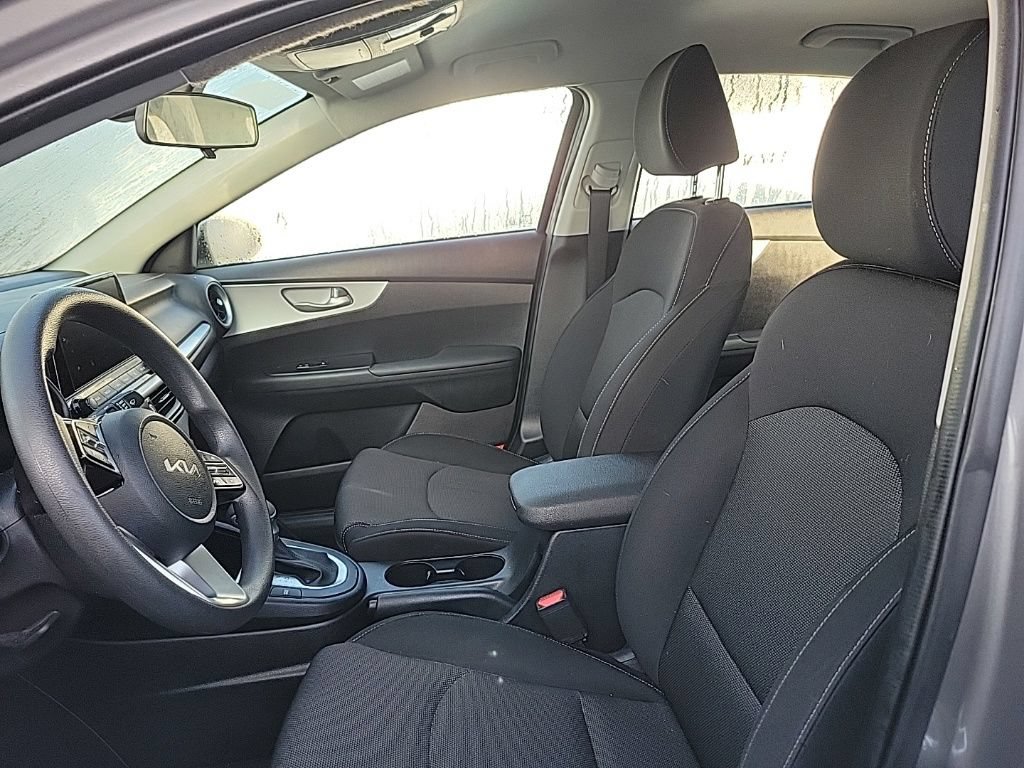 Used 2024 Kia Forte LXS w/ LXS Technology Package FWD image 6