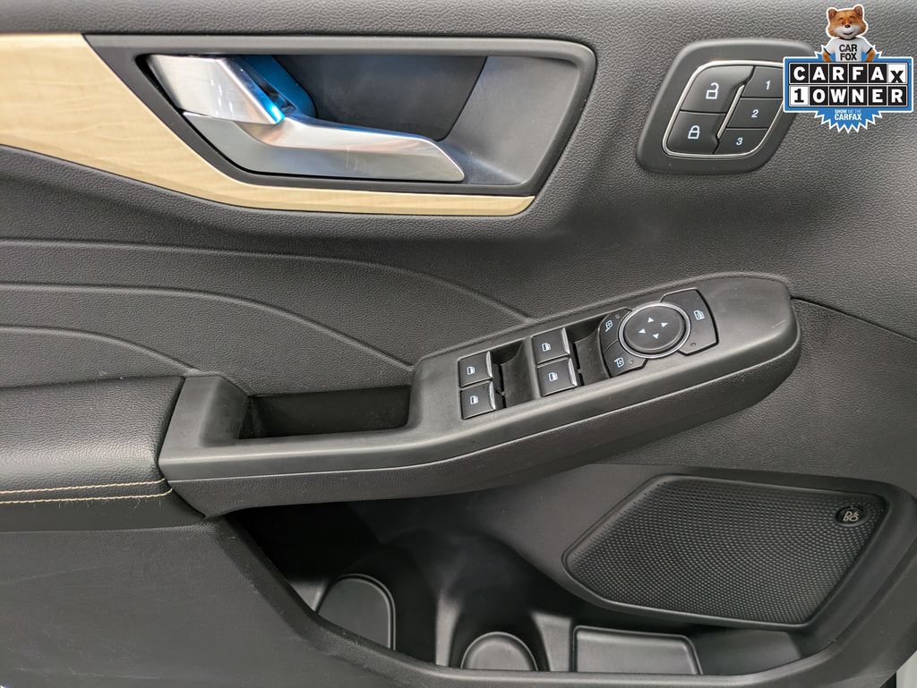 Used 2022 Ford Escape Titanium w/ Titanium Elite Package AWD/4WD image 10