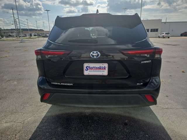 Used 2024 Toyota Highlander XLE AWD/4WD image 7
