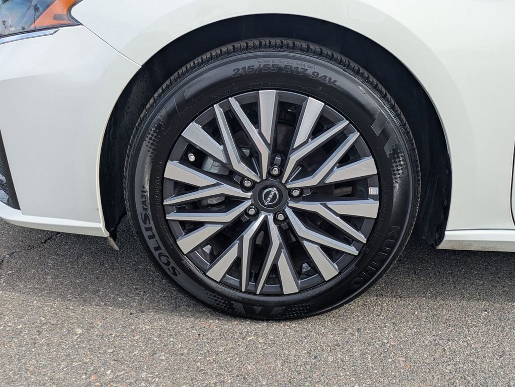 Used 2025 Nissan Altima 2.5 SV image 10