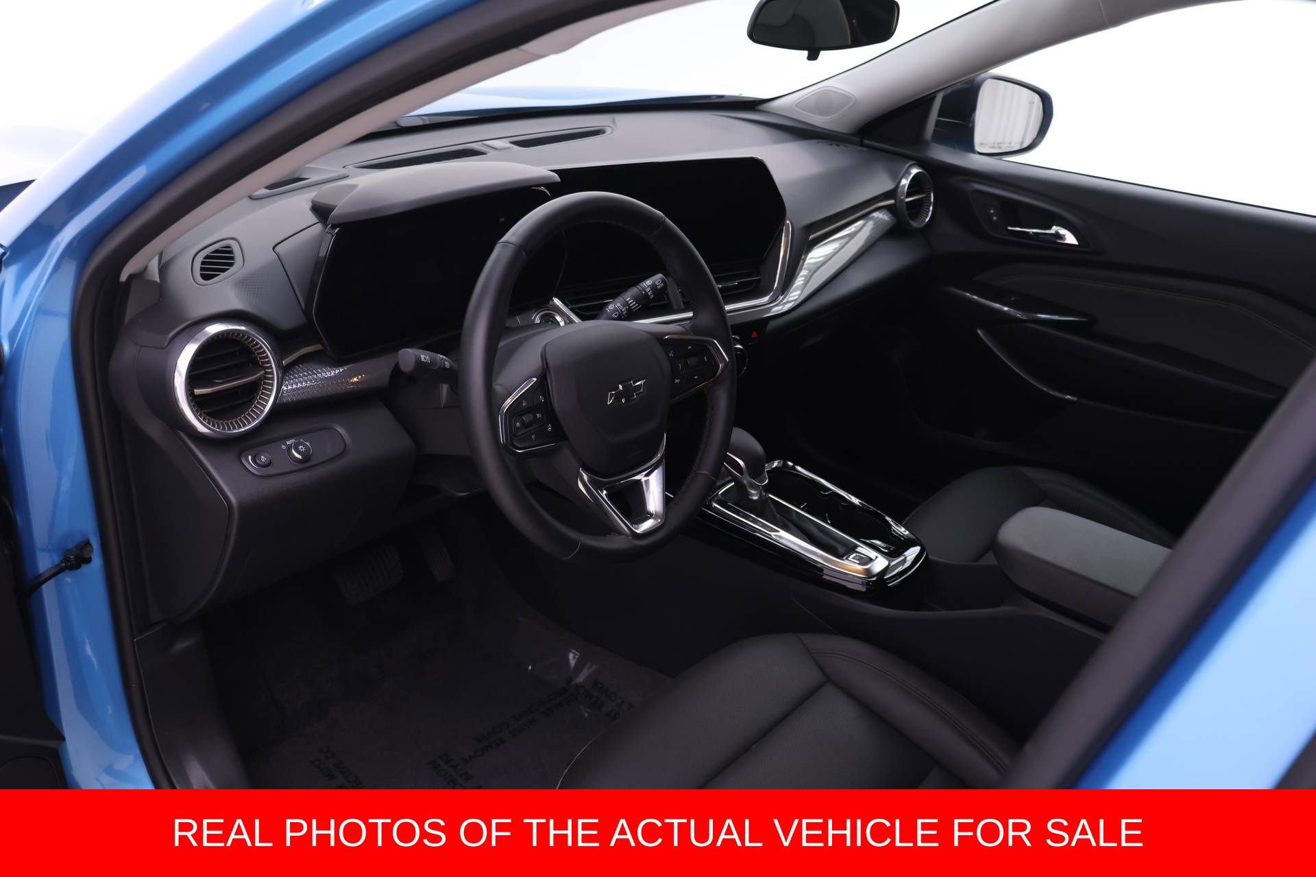 Used 2025 Chevrolet Trax ACTIV w/ Driver Confidence Package image 3