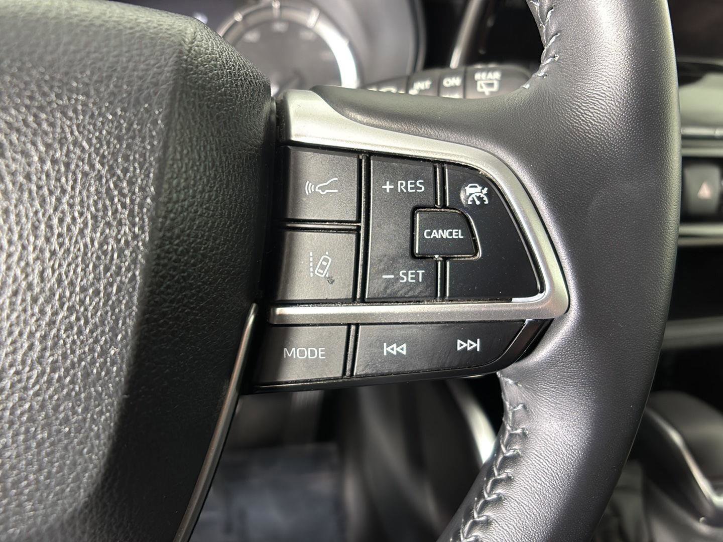 Used 2024 Toyota Highlander LE image 9