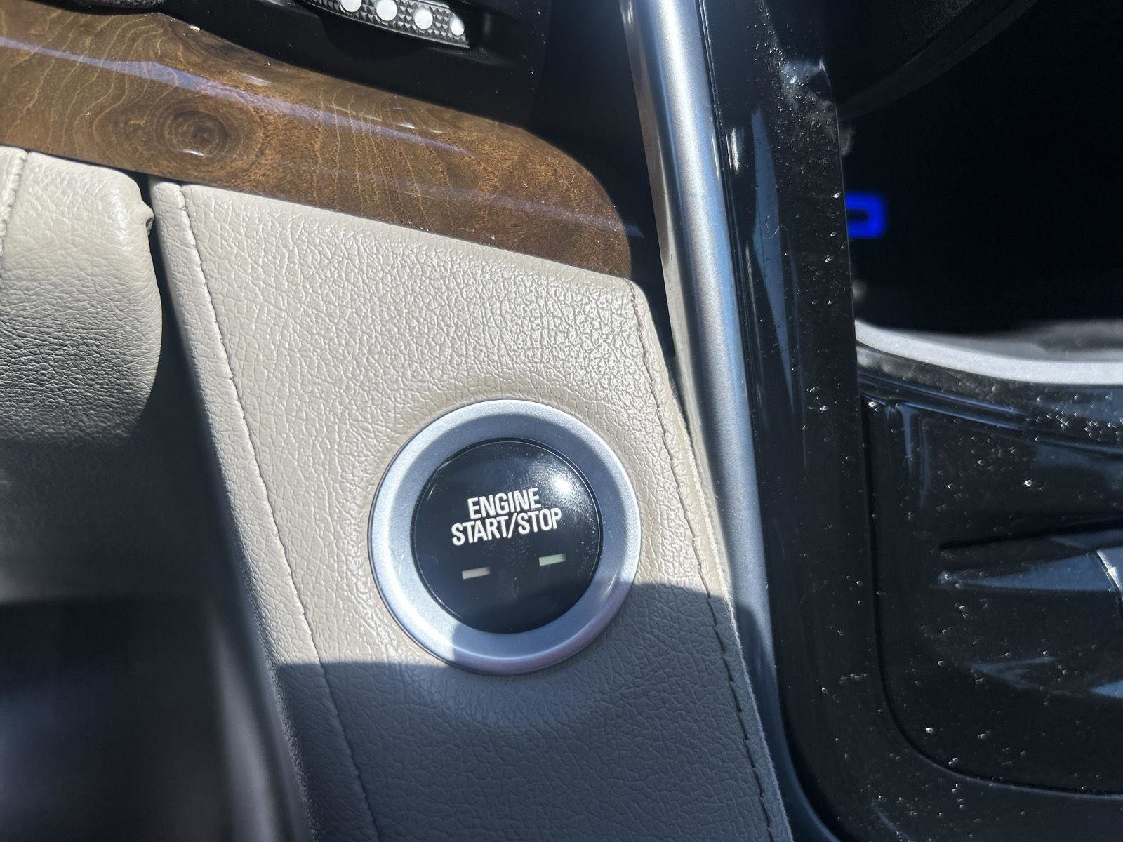 Used 2018 Cadillac Escalade Luxury AWD/4WD image 27