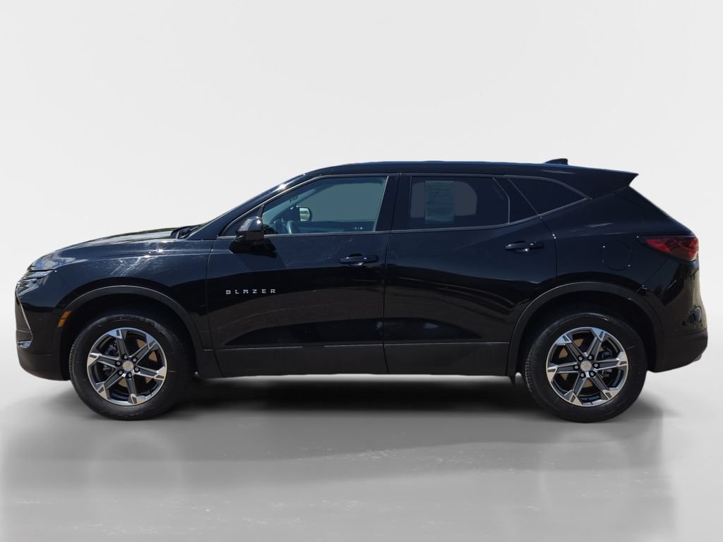 Used 2025 Chevrolet Blazer LT AWD/4WD image 2