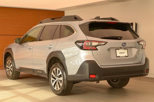 Used 2023 Subaru Outback Premium AWD/4WD image 8