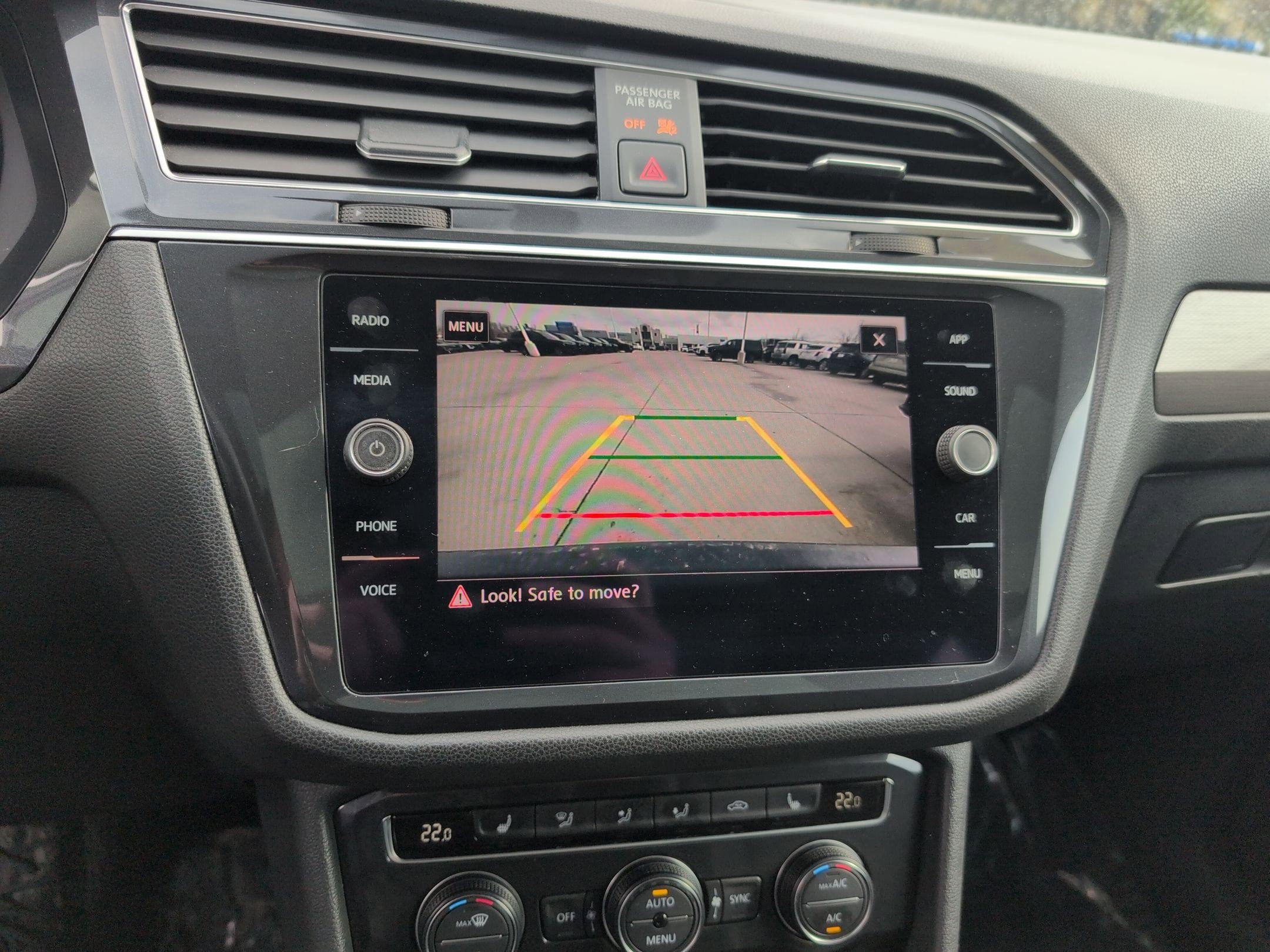 Used 2019 Volkswagen Tiguan SE image 24