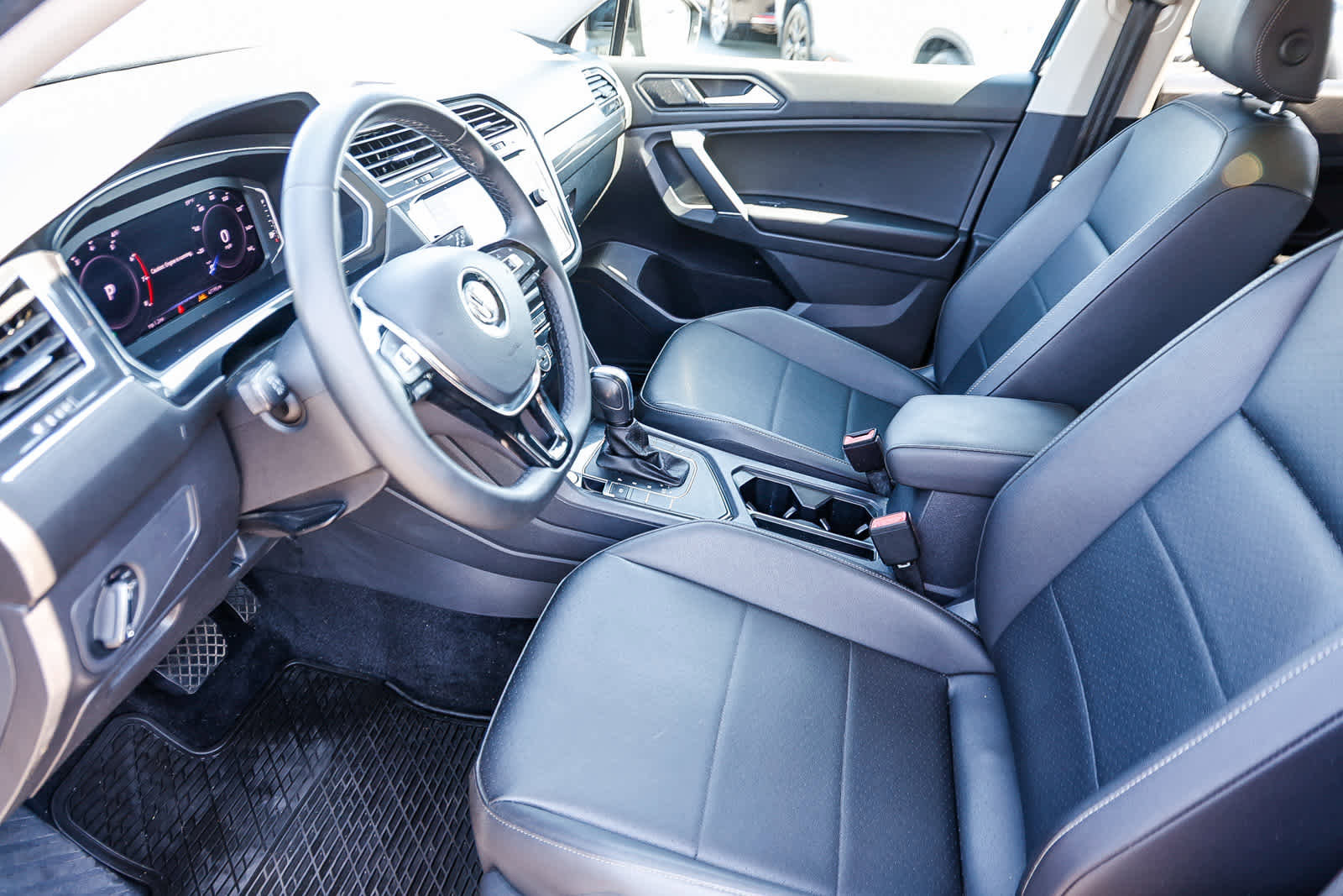 Used 2020 Volkswagen Tiguan SEL image 19