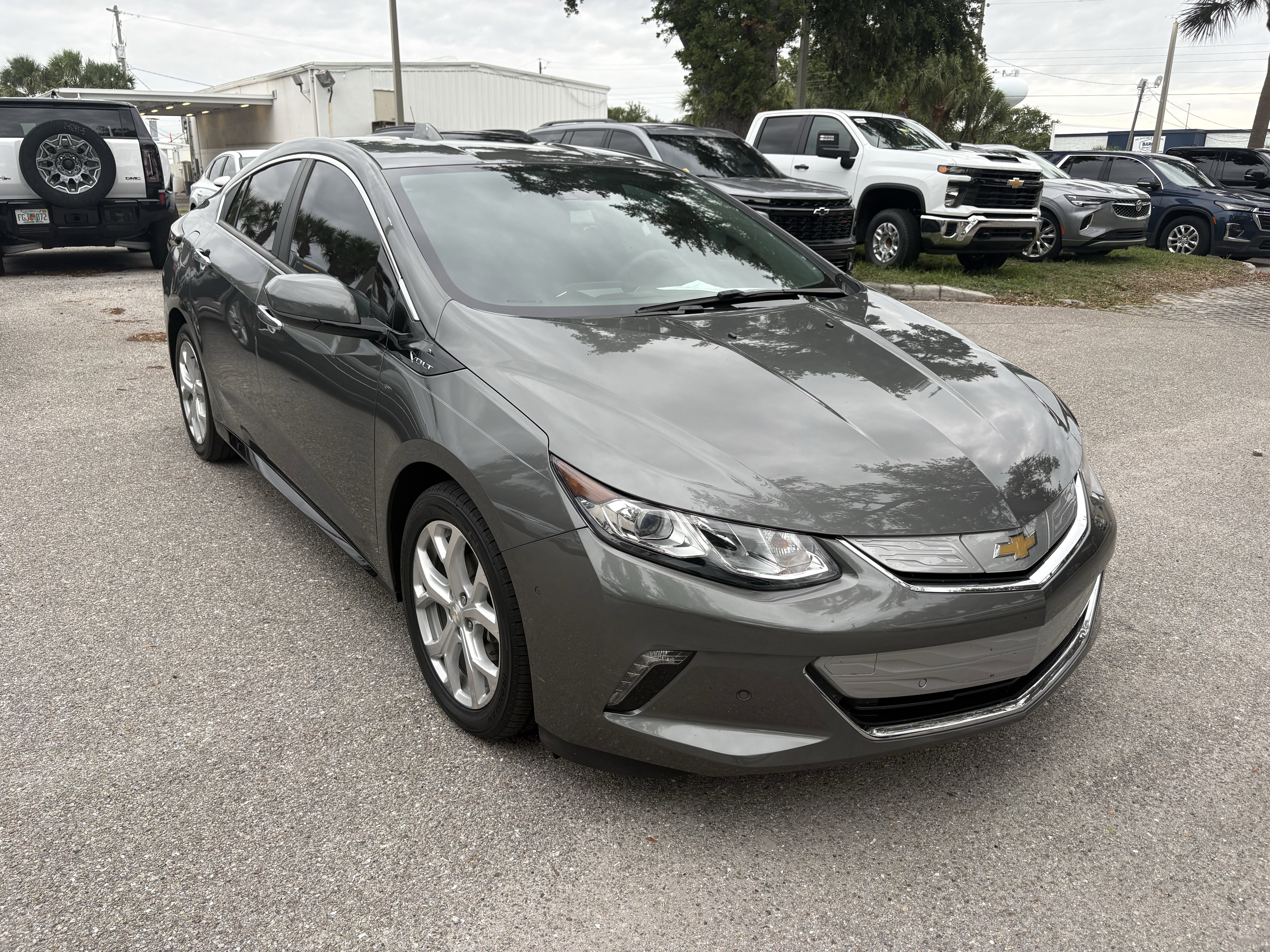 Used 2017 Chevrolet Volt Premier w/ Driver Confidence II Package FWD video 1