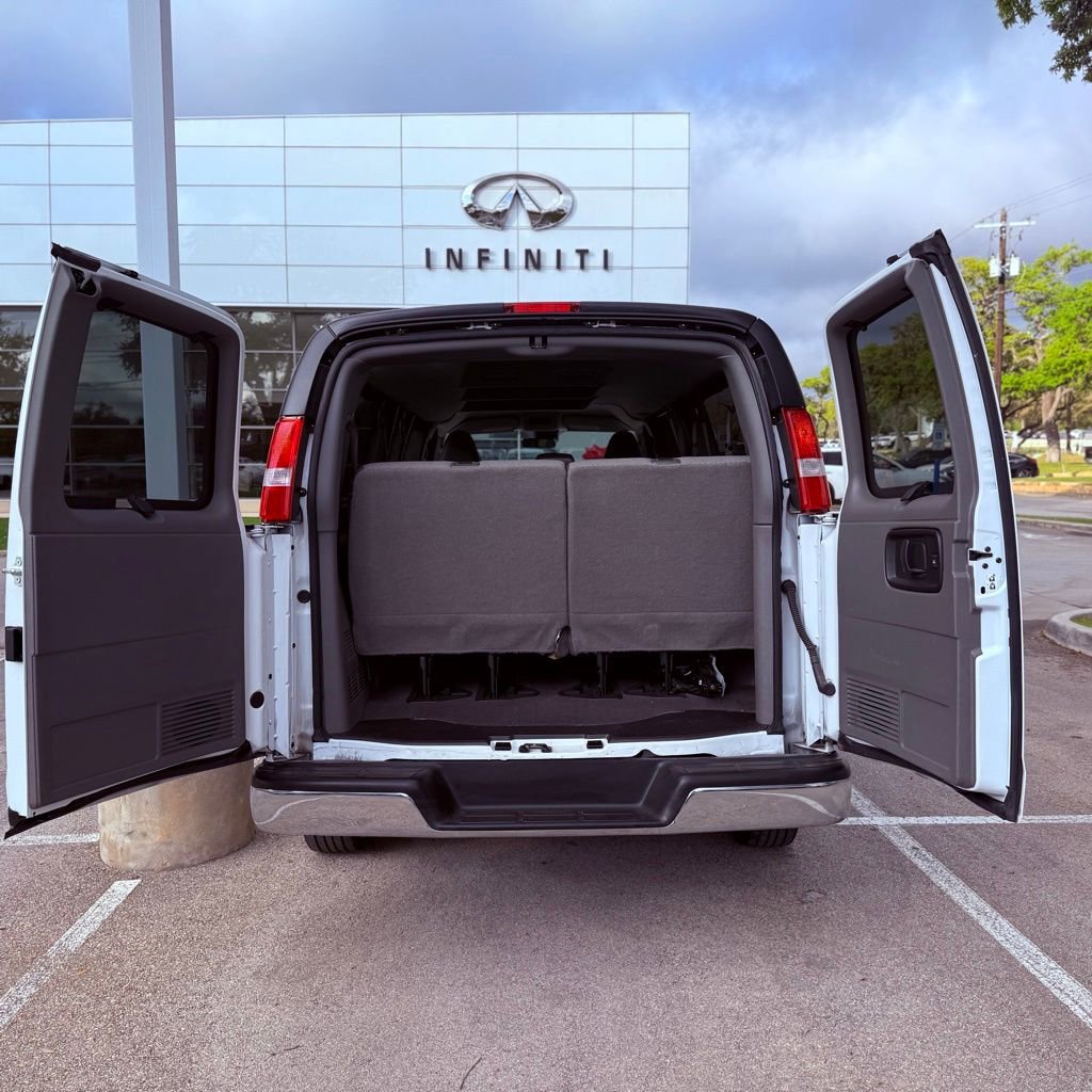 Used 2025 Chevrolet Express 3500 LT w/ LT Preferred Equipment Group image 27