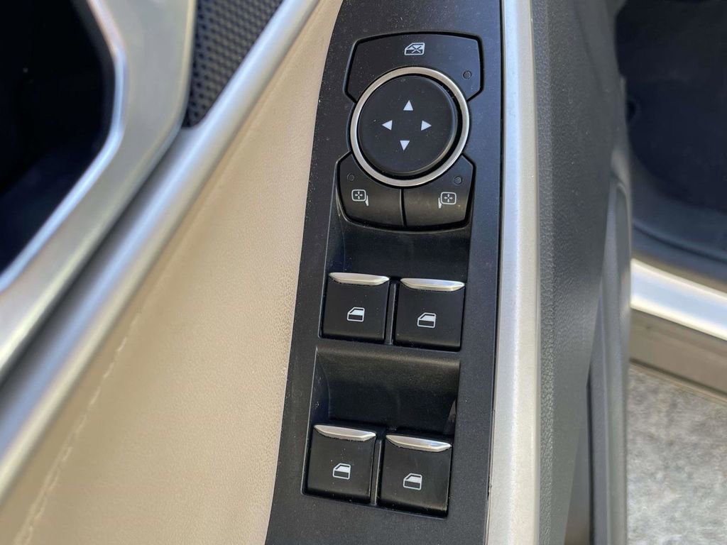 Used 2022 Ford Explorer XLT w/ Equipment Group 202A image 16