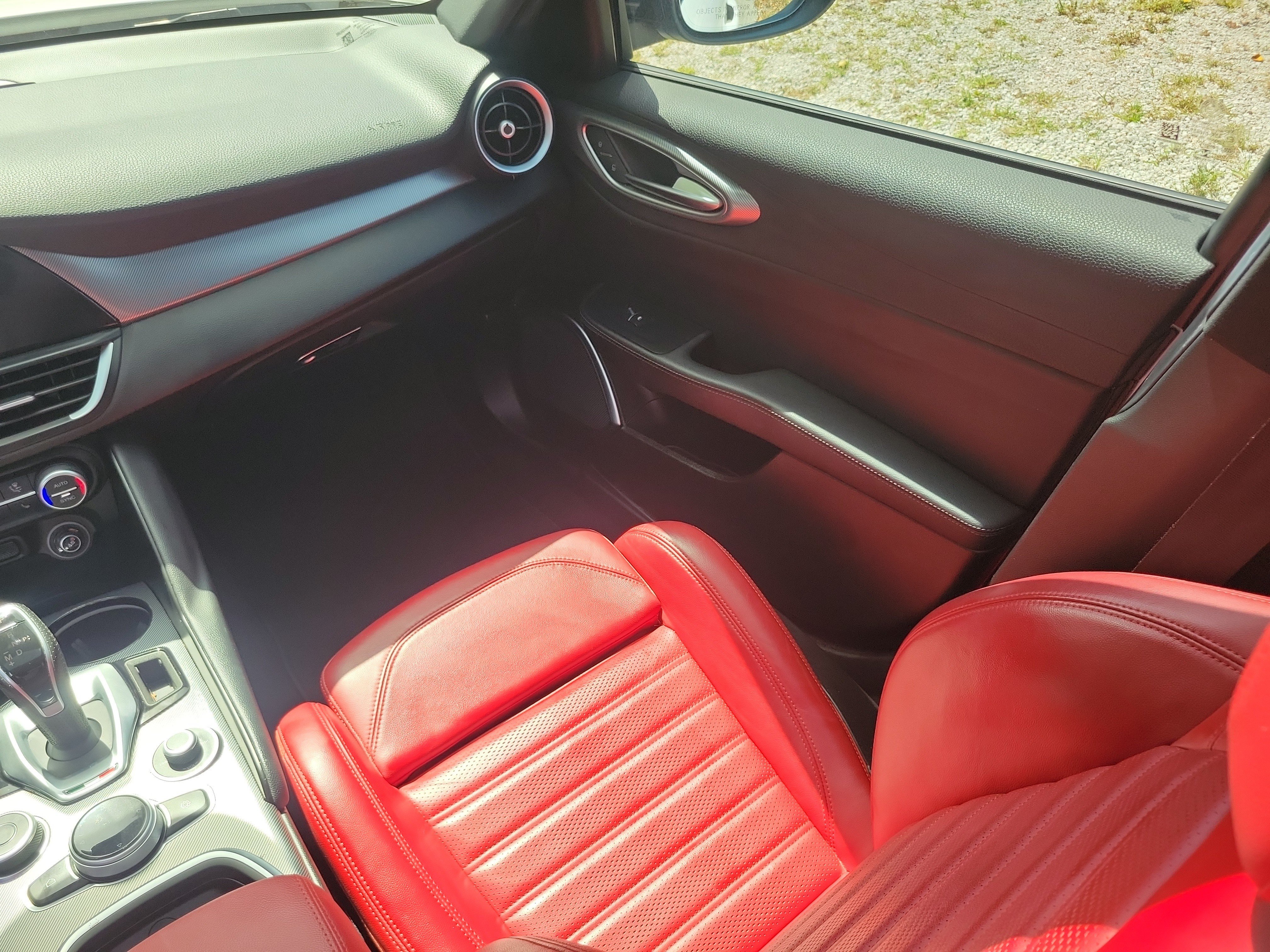 Used 2023 Alfa Romeo Giulia Veloce RWD image 12