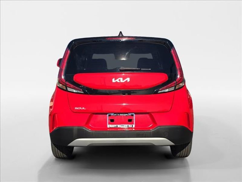 Used 2023 Kia Soul LX w/ LX Technology Package image 4