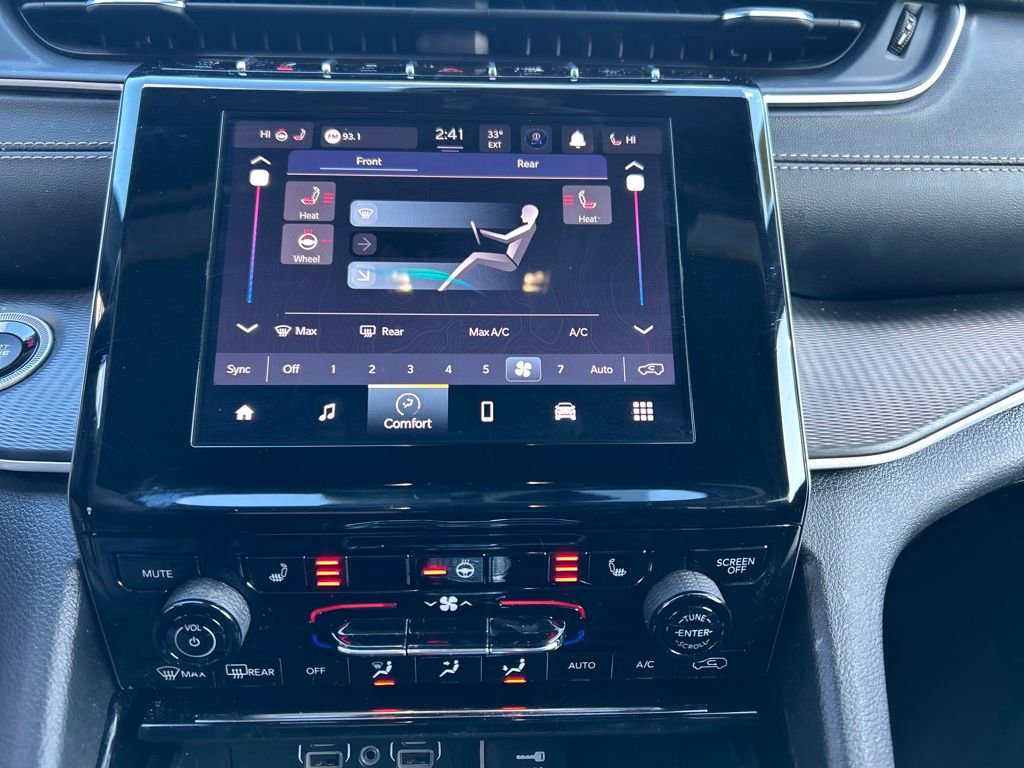 Used 2023 Jeep Grand Cherokee L Laredo image 38