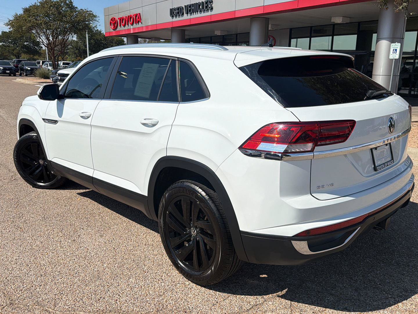 Used 2023 Volkswagen Atlas Cross Sport SE w/ Panoramic Sunroof Package FWD image 5