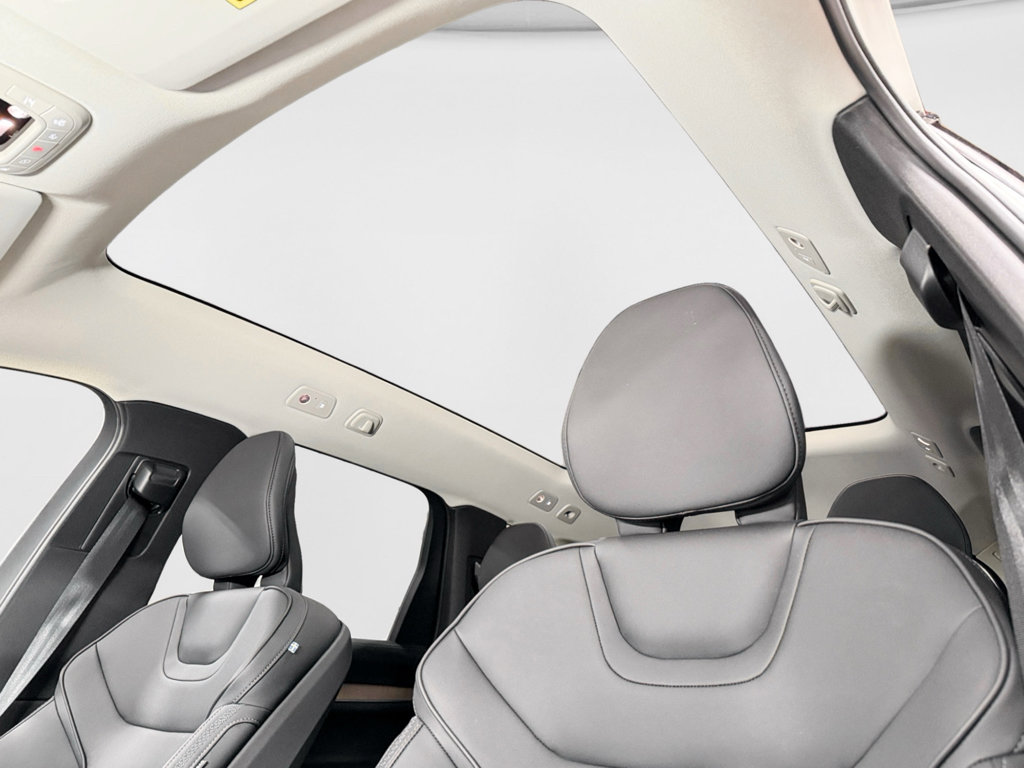 Used 2025 Volvo EX90 Plus image 24