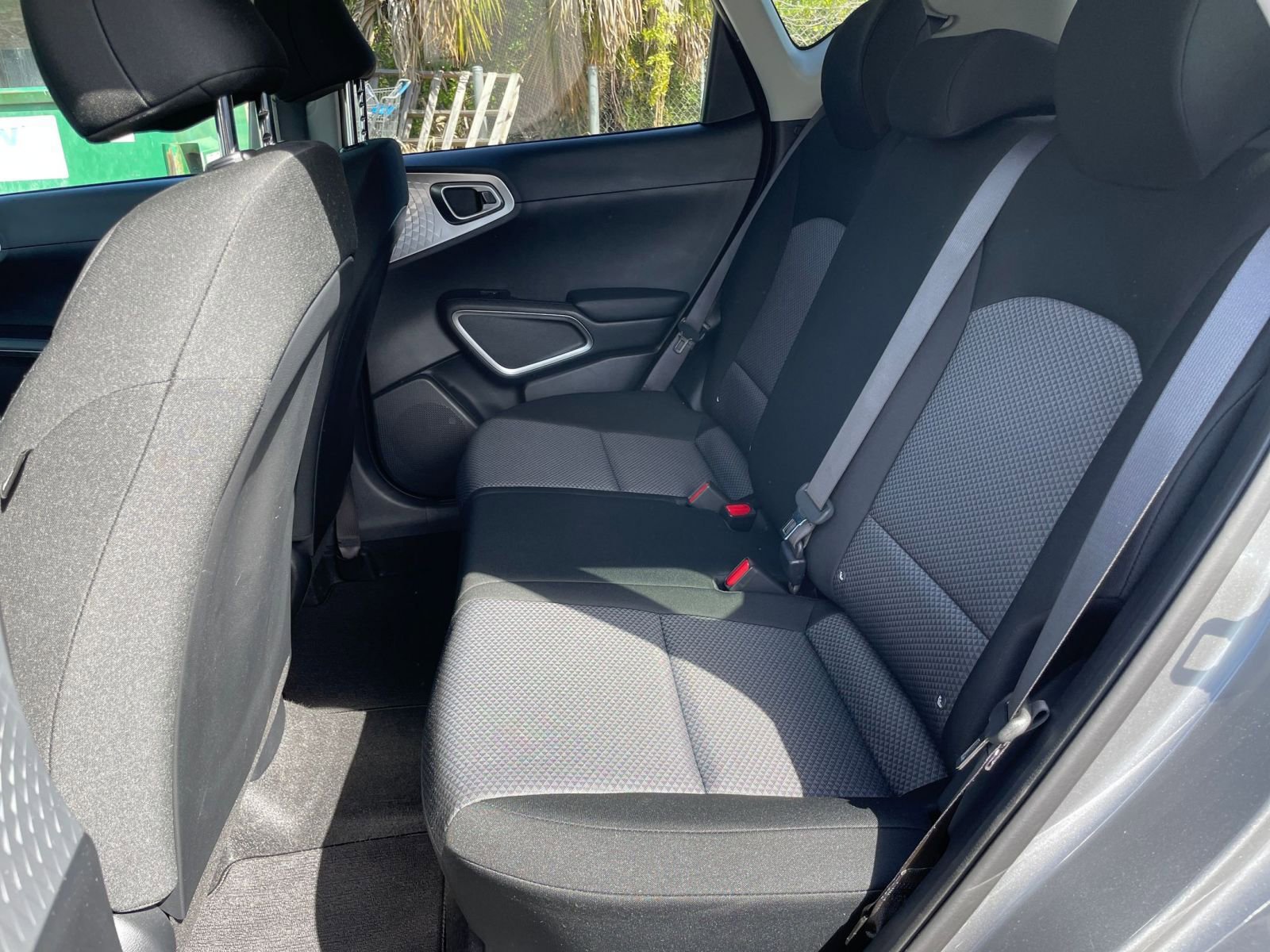 Used 2025 Kia Soul LX w/ LX Technology Package FWD image 23
