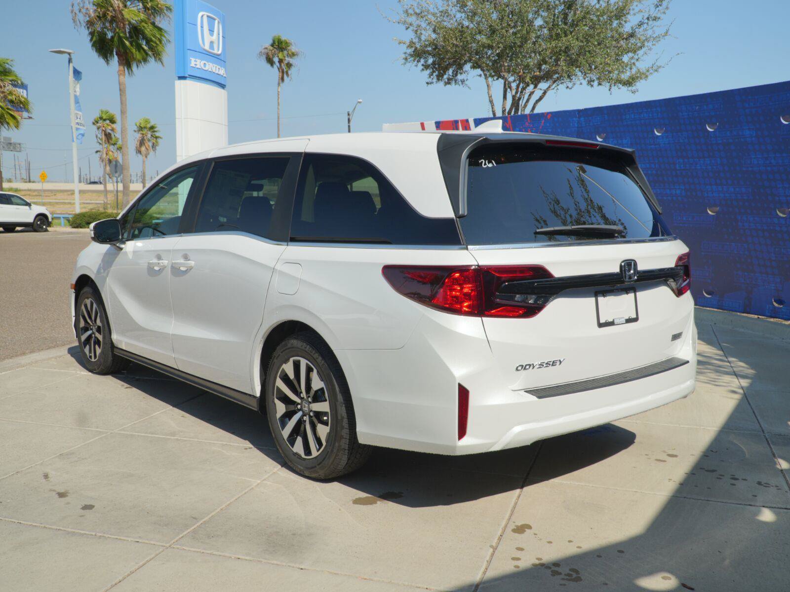 New 2026 Honda Odyssey EX-L image 9