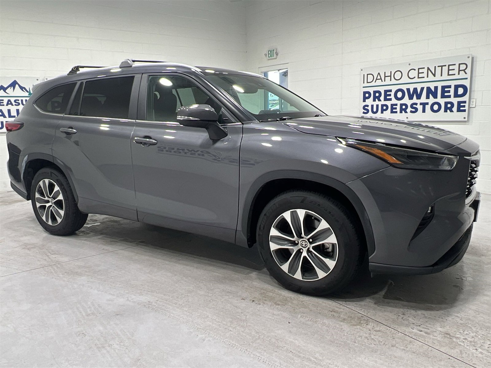 Used 2023 Toyota Highlander XLE video 2