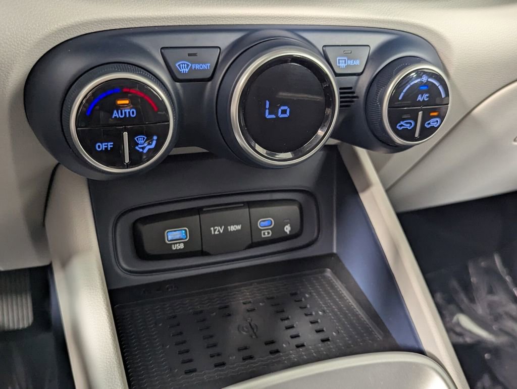Certified 2025 Hyundai Venue Limited FWD image 21