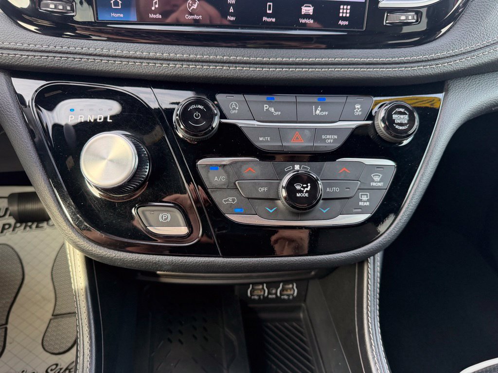 Used 2025 Chrysler Pacifica Limited FWD image 34