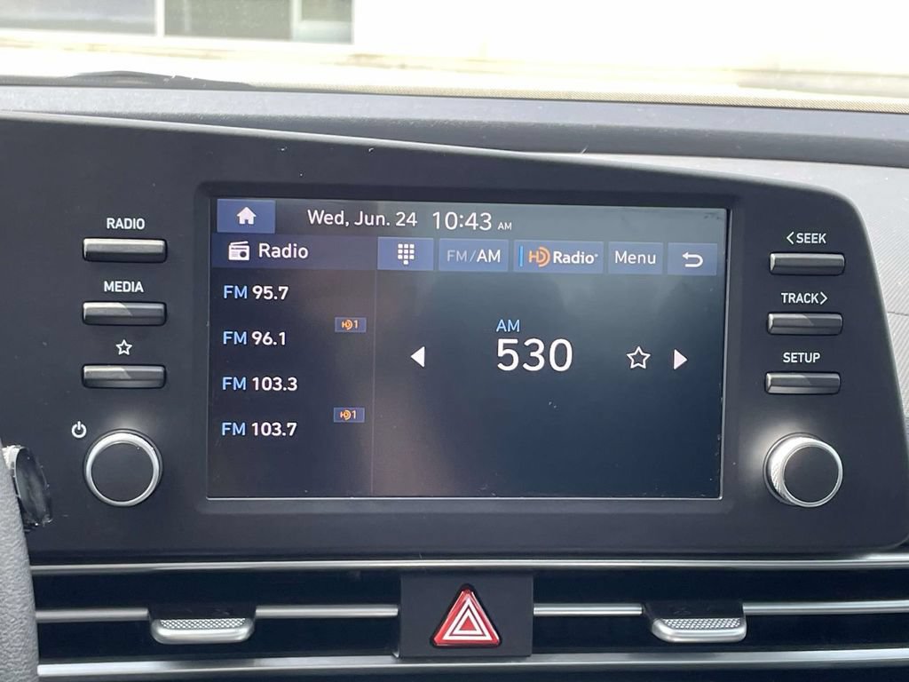 Certified 2025 Hyundai Elantra SE FWD image 24