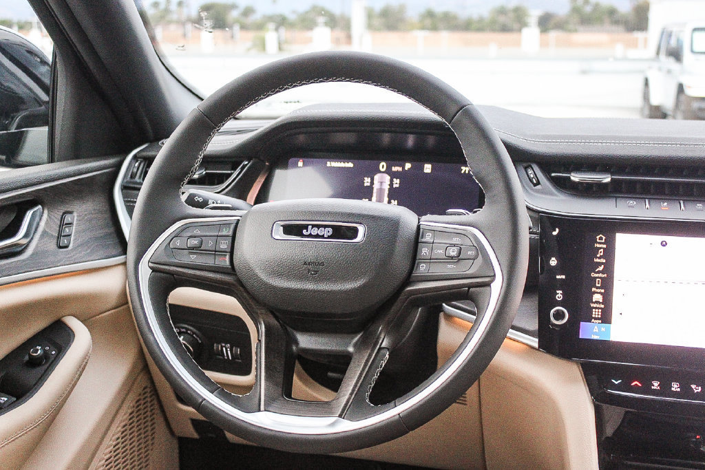 New 2027 Jeep Grand Cherokee Limited RWD image 16