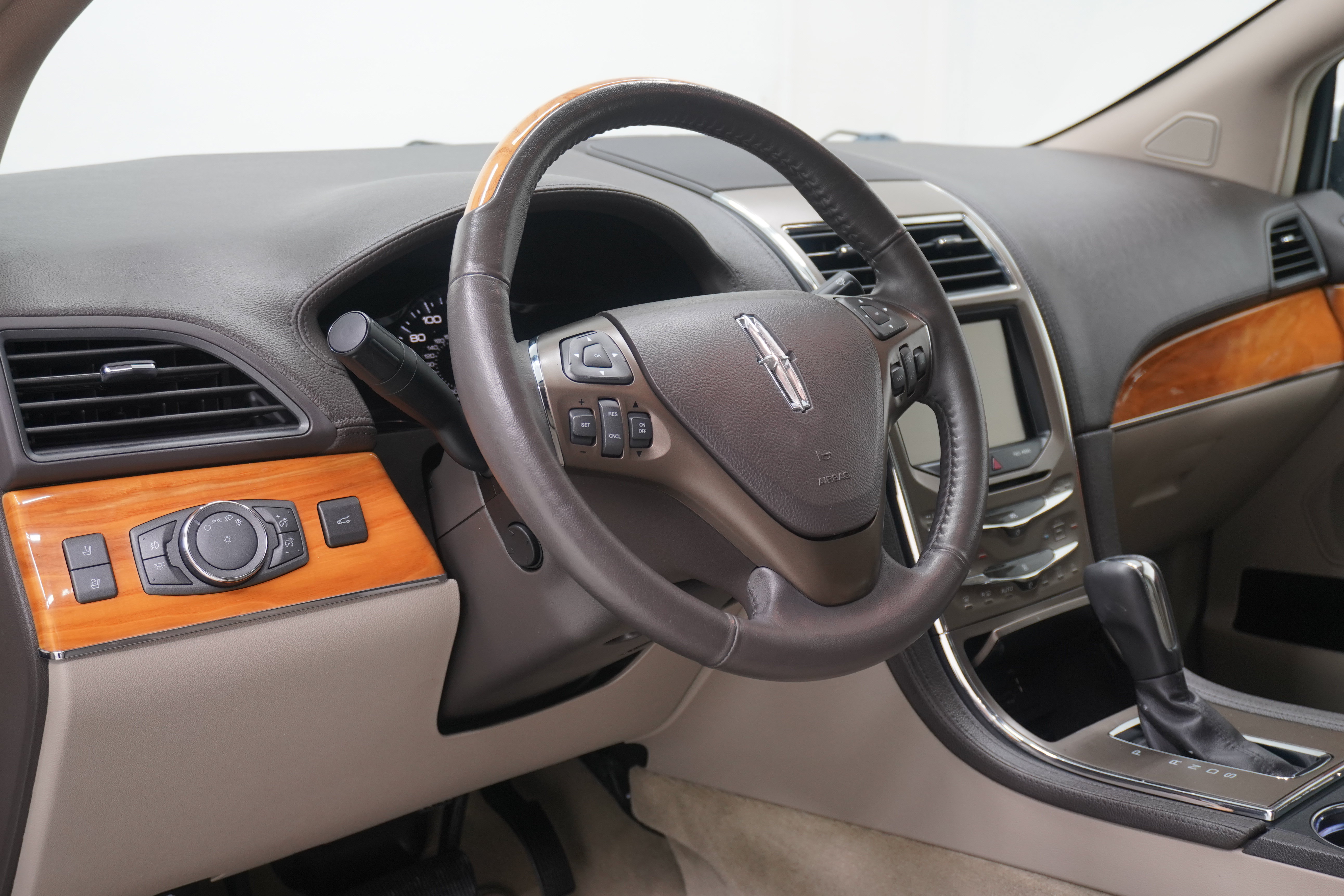 Used 2014 Lincoln MKX FWD w/ Equipment Group 102A image 10