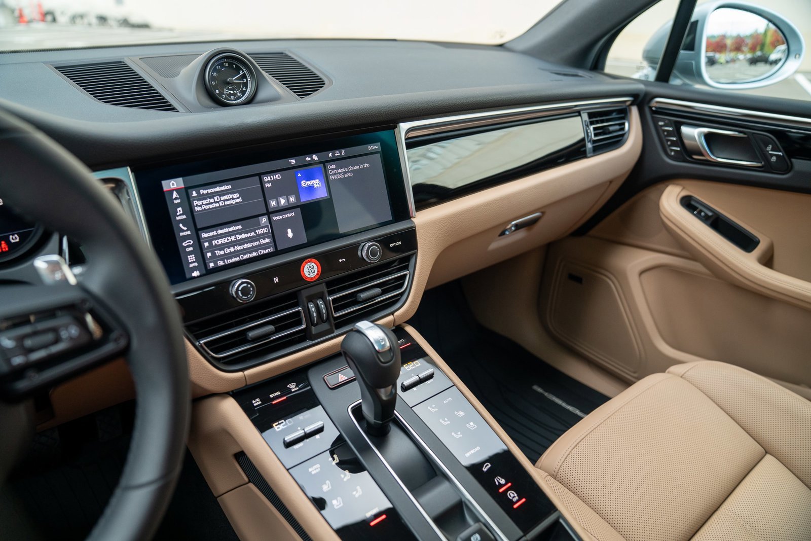 Used 2025 Porsche Macan image 16