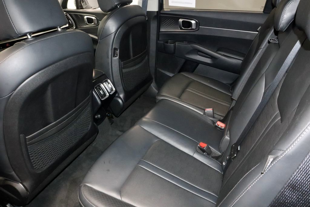 Used 2025 Kia Sorento S image 22
